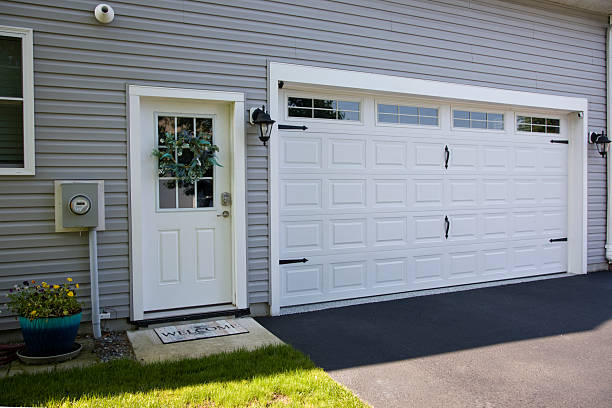 24/7 Emergency Garage Door Panel Replacement experts in Clinton County County, MI